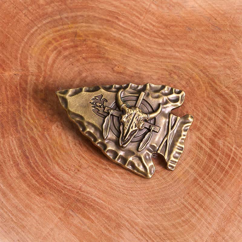 Bronzener Dreieck-DIY-Ledergürtel in Pfeilspitzenform mit Bullenschnalle