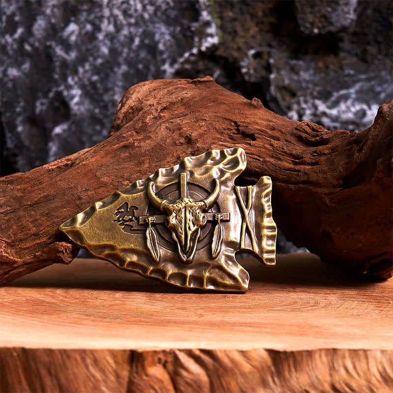 Bronzener Dreieck-DIY-Ledergürtel in Pfeilspitzenform mit Bullenschnalle