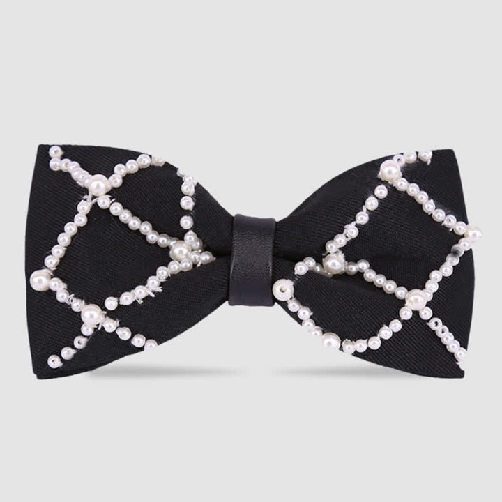 Elegante handbestickte Fliege mit schwarzen und weißen Perlen