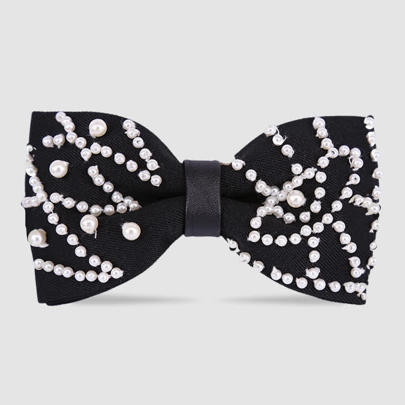 Elegante handbestickte Fliege mit schwarzen und weißen Perlen