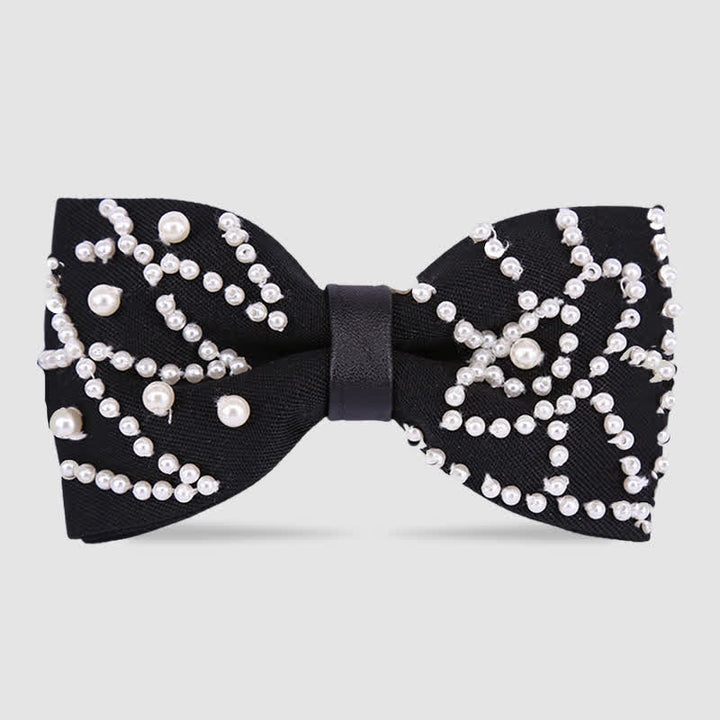 Elegante handbestickte Fliege mit schwarzen und weißen Perlen