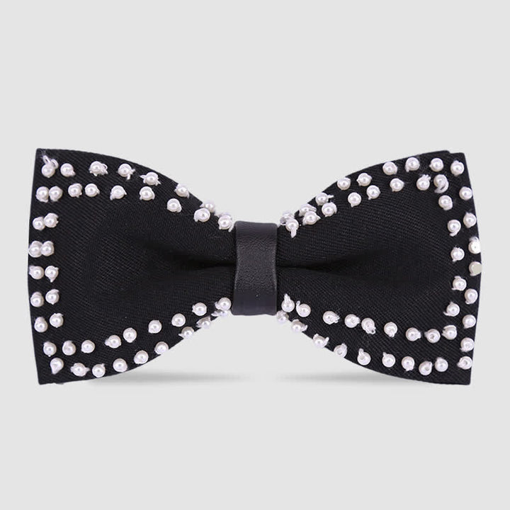 Elegante handbestickte Fliege mit schwarzen und weißen Perlen