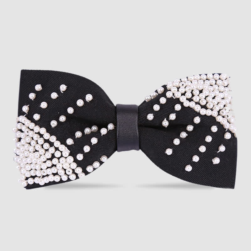 Elegante handbestickte Fliege mit schwarzen und weißen Perlen