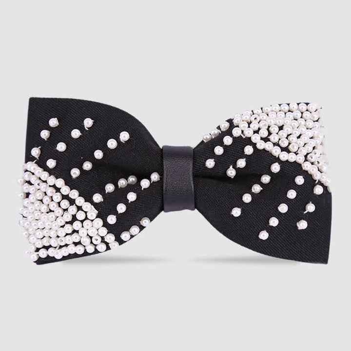 Elegante handbestickte Fliege mit schwarzen und weißen Perlen