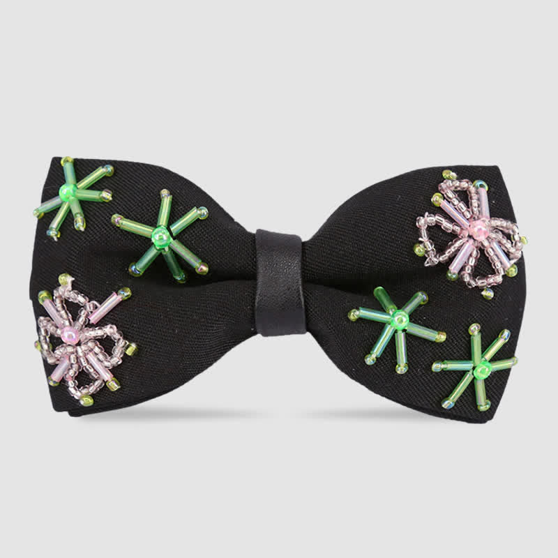 Schwarze Fliege mit Blumen-Perlenstickerei