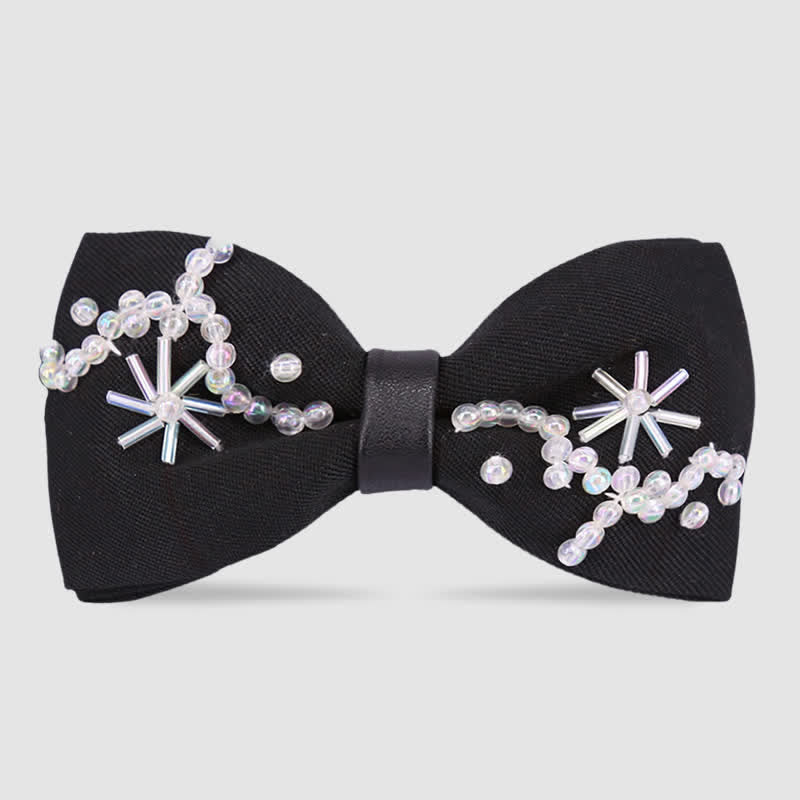 Schwarze Fliege mit Blumen-Perlenstickerei