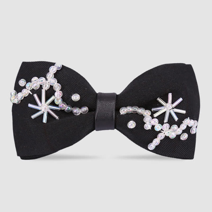 Schwarze Fliege mit Blumen-Perlenstickerei