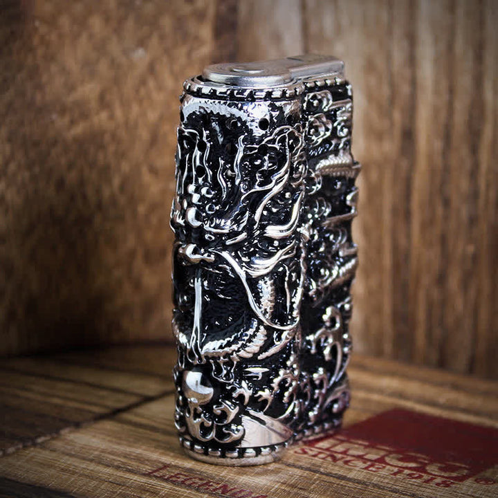 Nachfüllbares Kerosinfeuerzeug mit geprägtem Drachen und abnehmbarer Schale