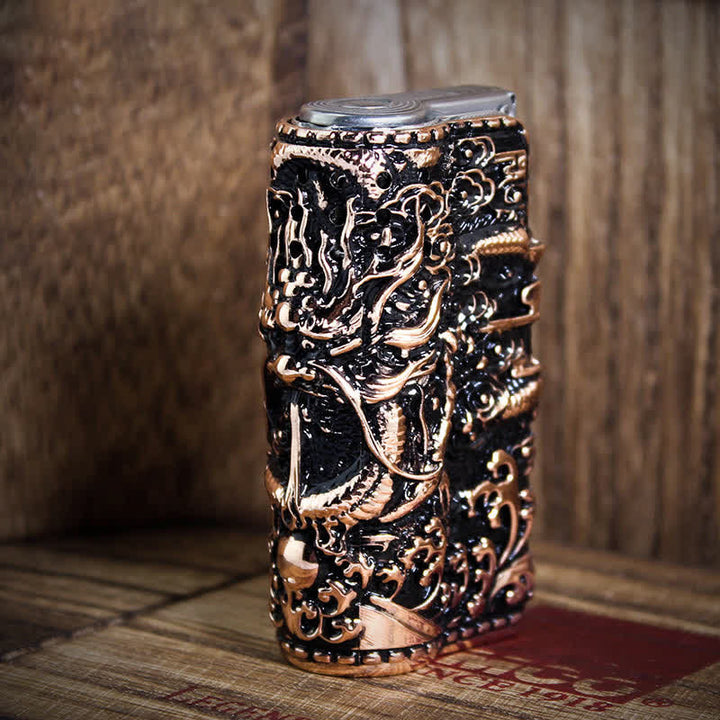 Nachfüllbares Kerosinfeuerzeug mit geprägtem Drachen und abnehmbarer Schale