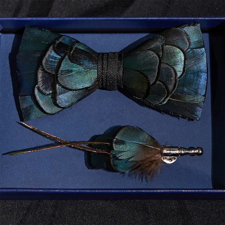 Schieferblaue Federfliege mit Anstecknadel