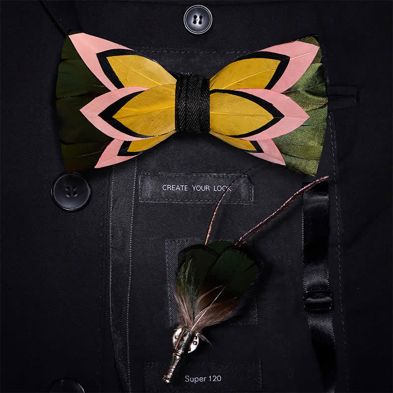 Schillernde schwarze Federfliege mit Anstecknadel