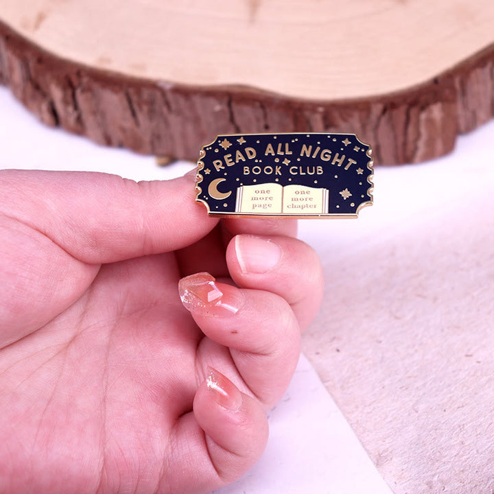 Read All Night Book Club Emaille-Brosche