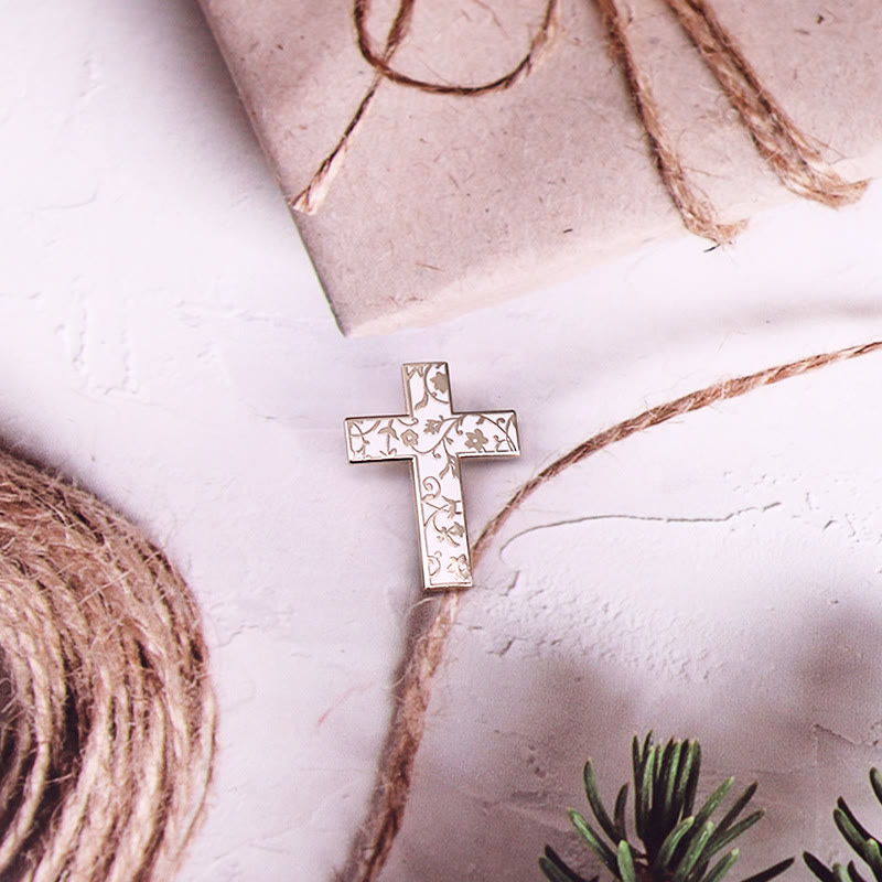 Emaille-Brosche mit floralem Kreuz