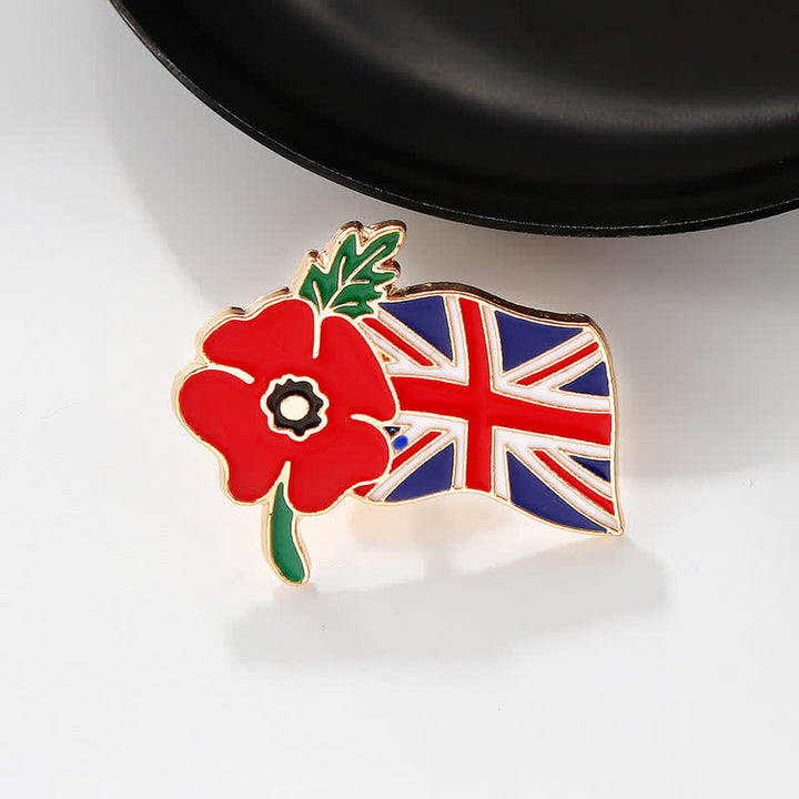 Emaille-Brosche mit Mohnblume und britischer Flagge zum Gedenktag