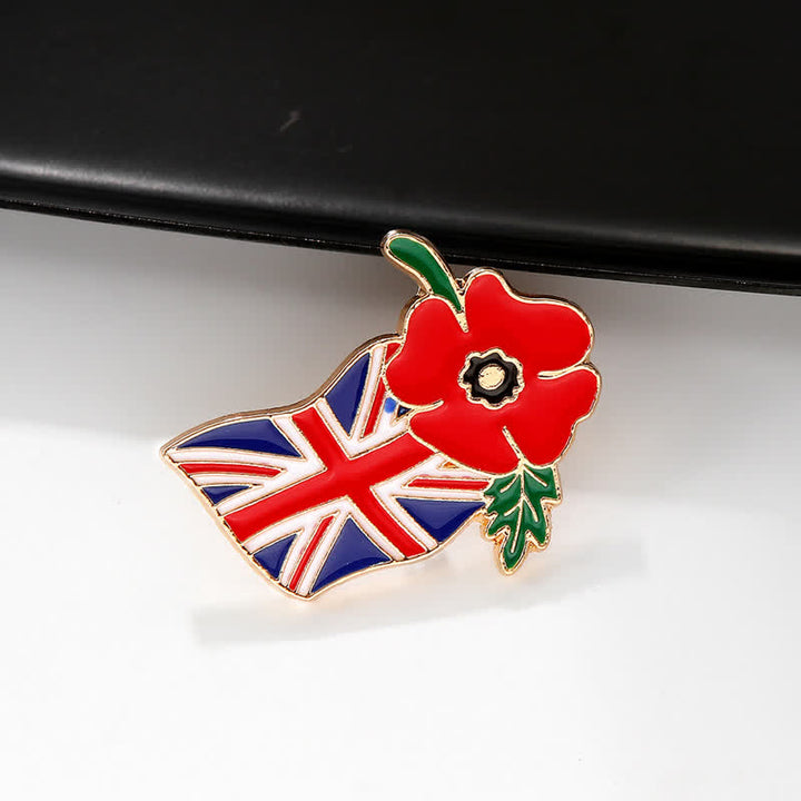 Emaille-Brosche mit Mohnblume und britischer Flagge zum Gedenktag