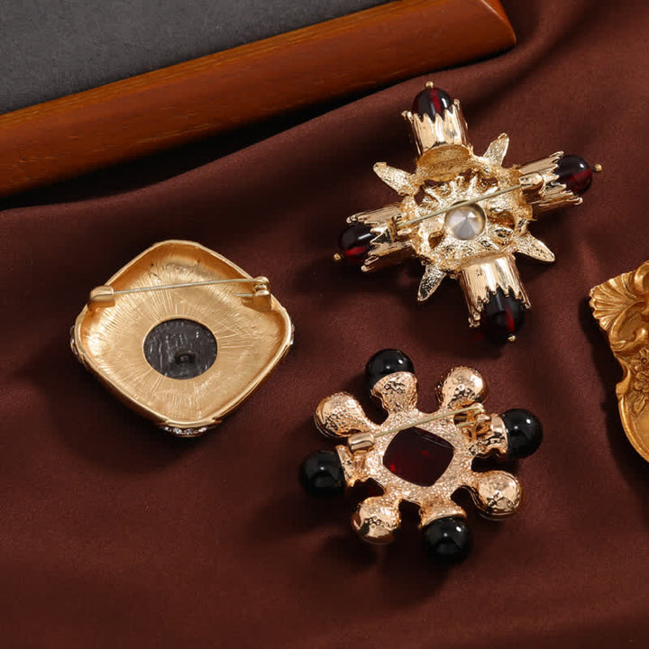 Damen-Brosche im Barockstil mit geometrischem, quadratischem Strass