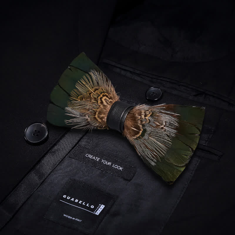 Urwaldgrüne Feder Fliege mit Reversnadel