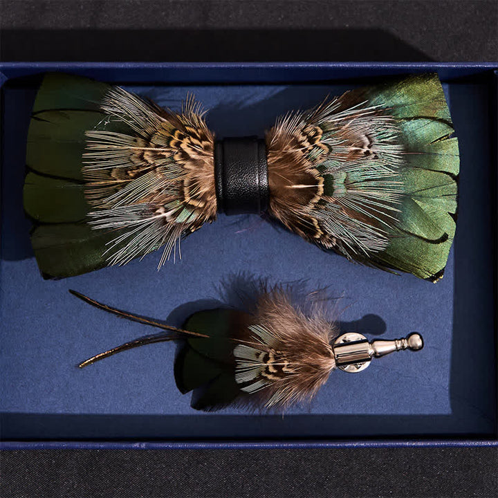 Urwaldgrüne Feder Fliege mit Reversnadel