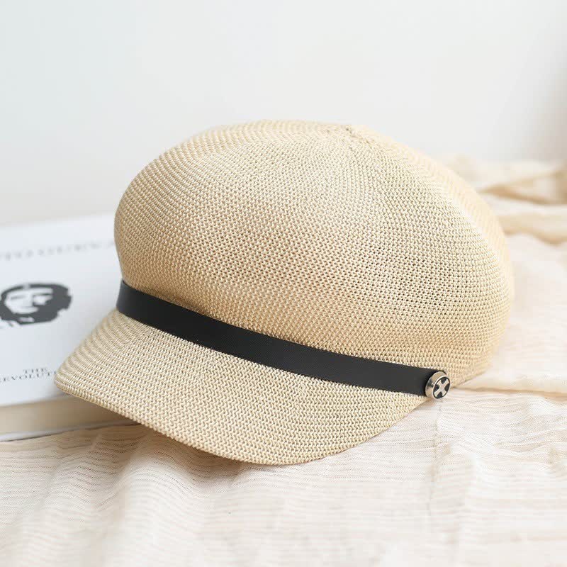 Eleganter achteckiger Baskenhut aus Stroh mit schwarzem Lederband für Damen