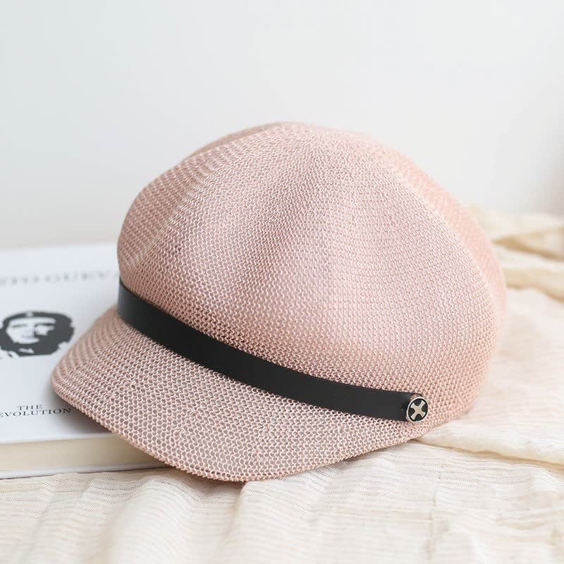 Eleganter achteckiger Baskenhut aus Stroh mit schwarzem Lederband für Damen