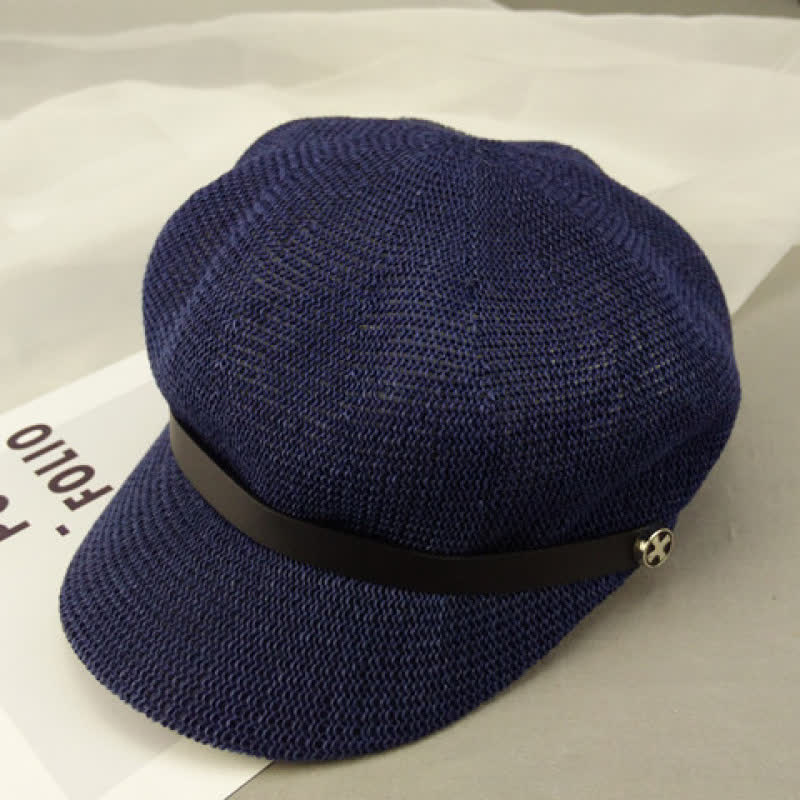 Eleganter achteckiger Baskenhut aus Stroh mit schwarzem Lederband für Damen