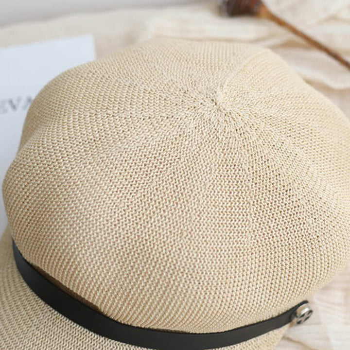 Eleganter achteckiger Baskenhut aus Stroh mit schwarzem Lederband für Damen