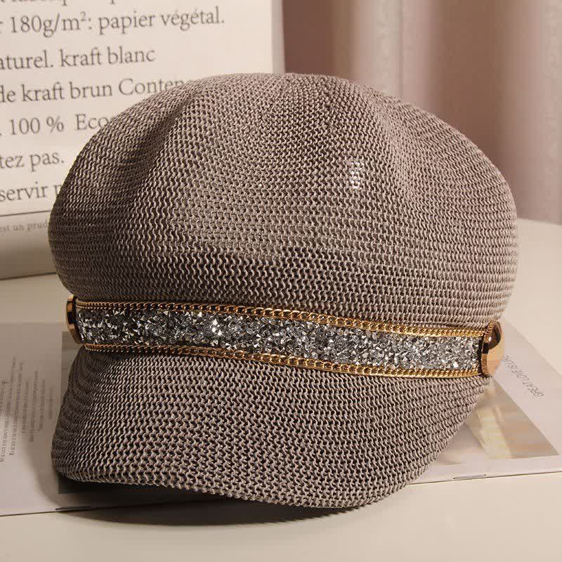 Schicke Baskenmütze aus Stroh mit goldener Kette und silbernem Strass für Damen