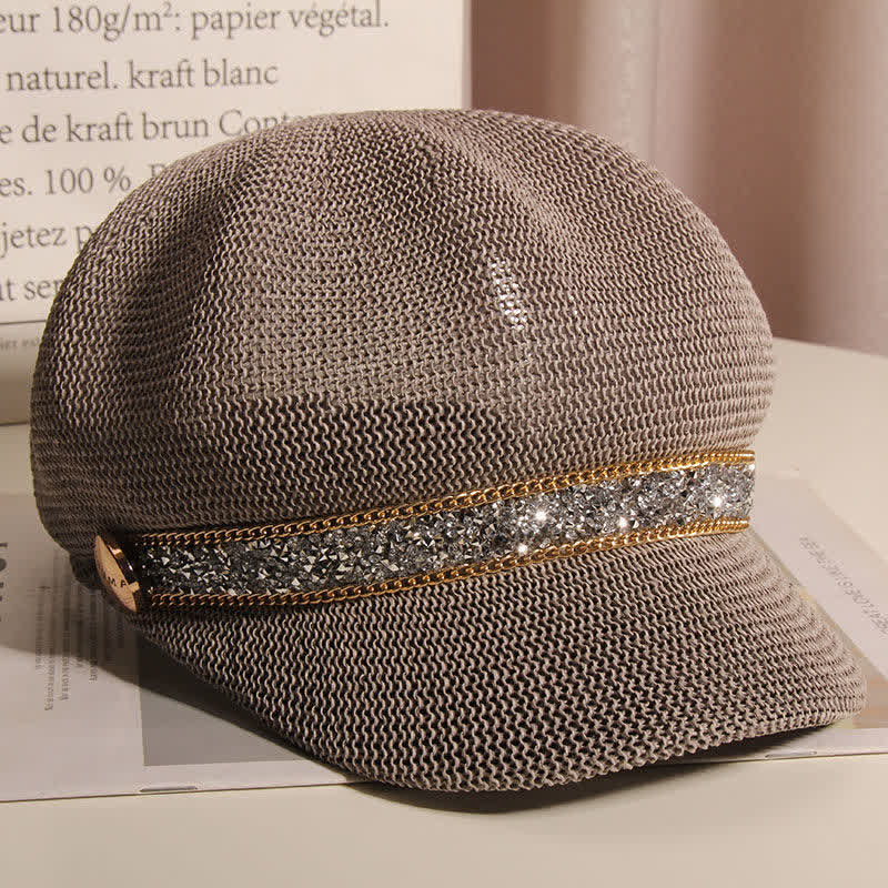 Schicke Baskenmütze aus Stroh mit goldener Kette und silbernem Strass für Damen