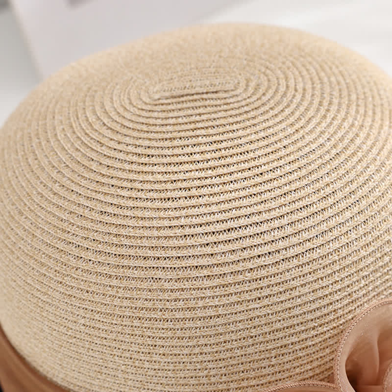 Wunderschöner Strohhut mit faltigem Blumenband für Damen