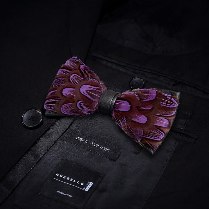 Lila & Farbziegel Federmascher mit Reversnadel