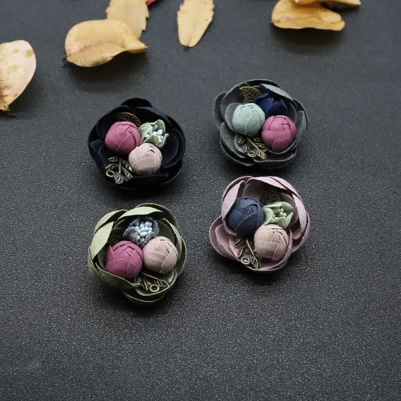 Niedliche Knospenhochzeits-Originaldesign-Miniblumen-Stoffbrosche