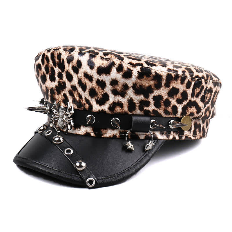 Damen-Barettmütze aus Leder mit Leopardenmuster und Nietendekor