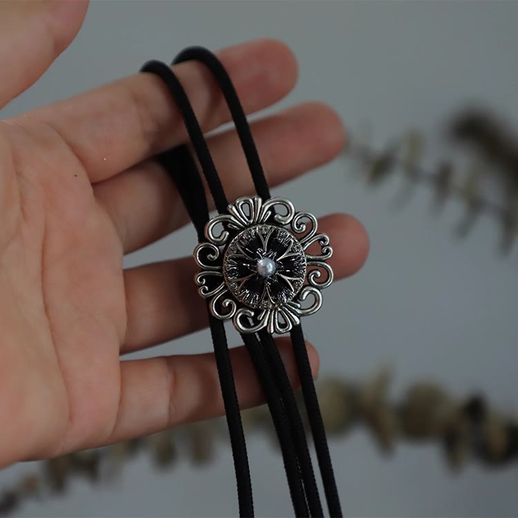 Exquisite Bolotie mit rundem Anhänger aus Spitze und Kunstperle - image 6