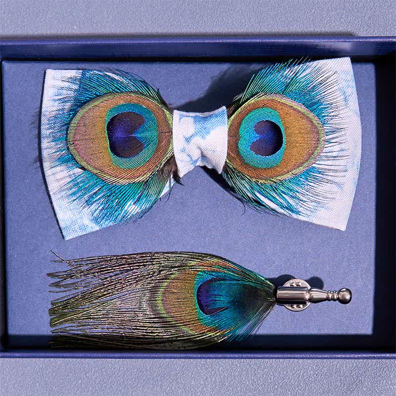 Blau-weiße Fliege mit gefärbten Pfauenfedern - image 3