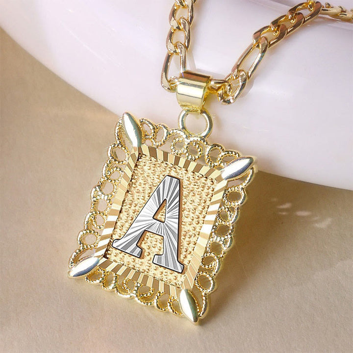 Goldene, exquisite quadratische Halskette mit hohlen Buchstaben - image 3
