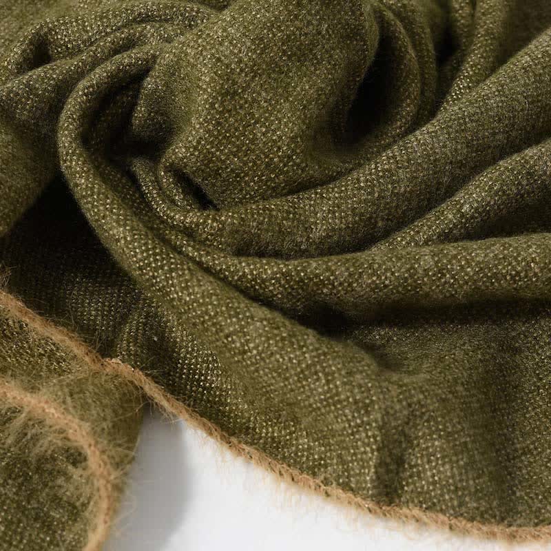 Retro & Chic – Einfarbiger Schal mit Pelzbesatz - image 10