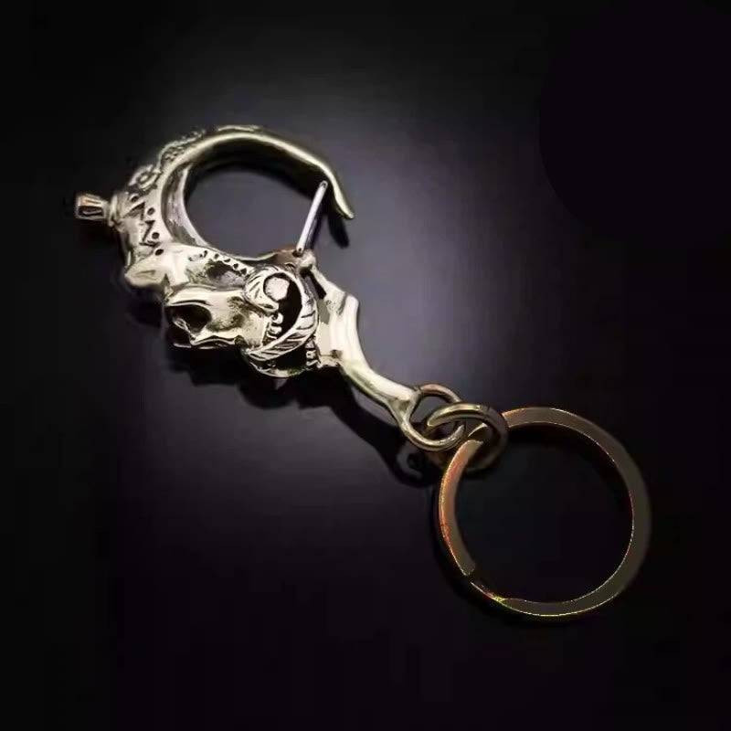 Kreativer Schlüsselanhänger in Totenkopfform aus Messing mit Ring - image 2