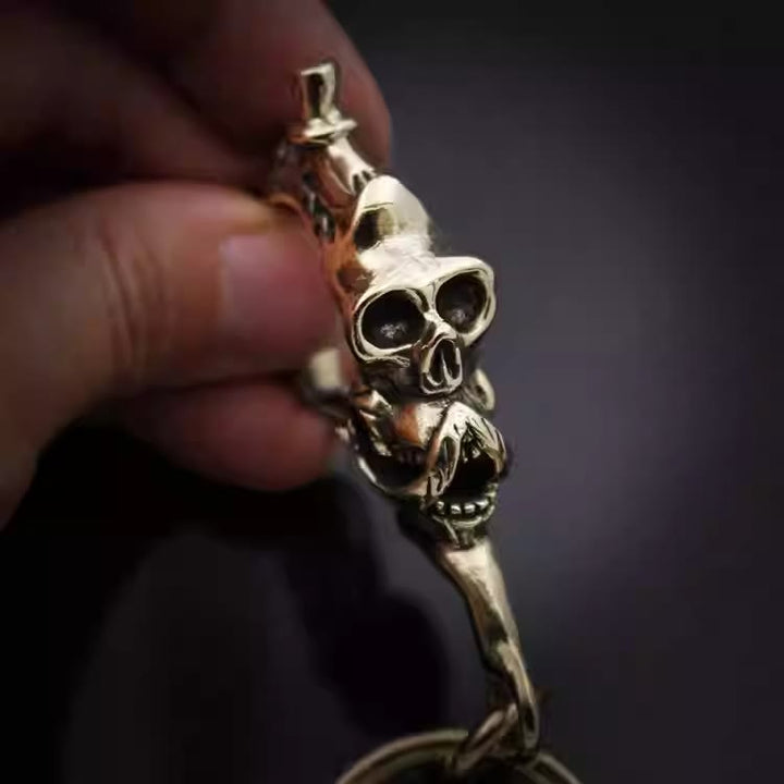 Kreativer Schlüsselanhänger in Totenkopfform aus Messing mit Ring - image 3