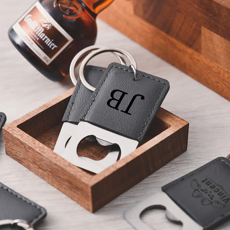 Personalisierter Schlüsselanhänger aus Leder mit Flaschenöffner für den Bräutigam - image 7