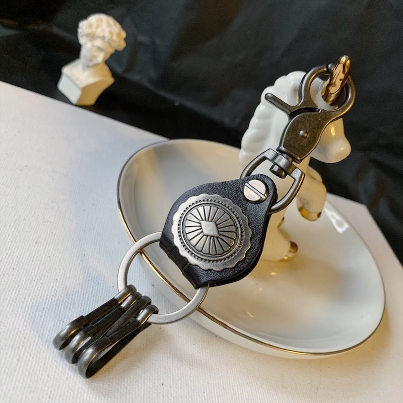 Vintage Silber Runder Leder Schlüsselanhänger mit Anhänger - Schwarz - image 5