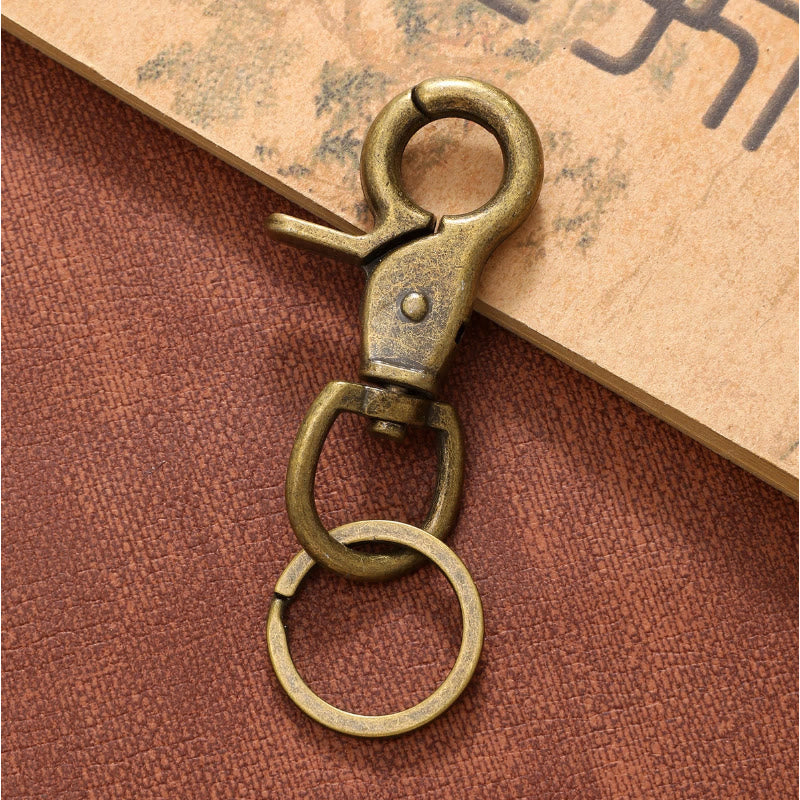 Schlüsselanhänger mit Buchstaben- und Cowboyhut-Anhänger im Leopardenmuster - image 4