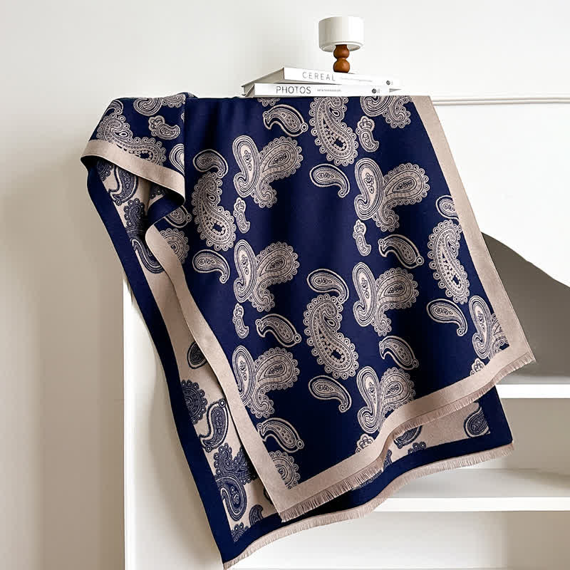 Doppelseitiger, warmer Schal mit aufwendigem Paisley-Muster - image 1