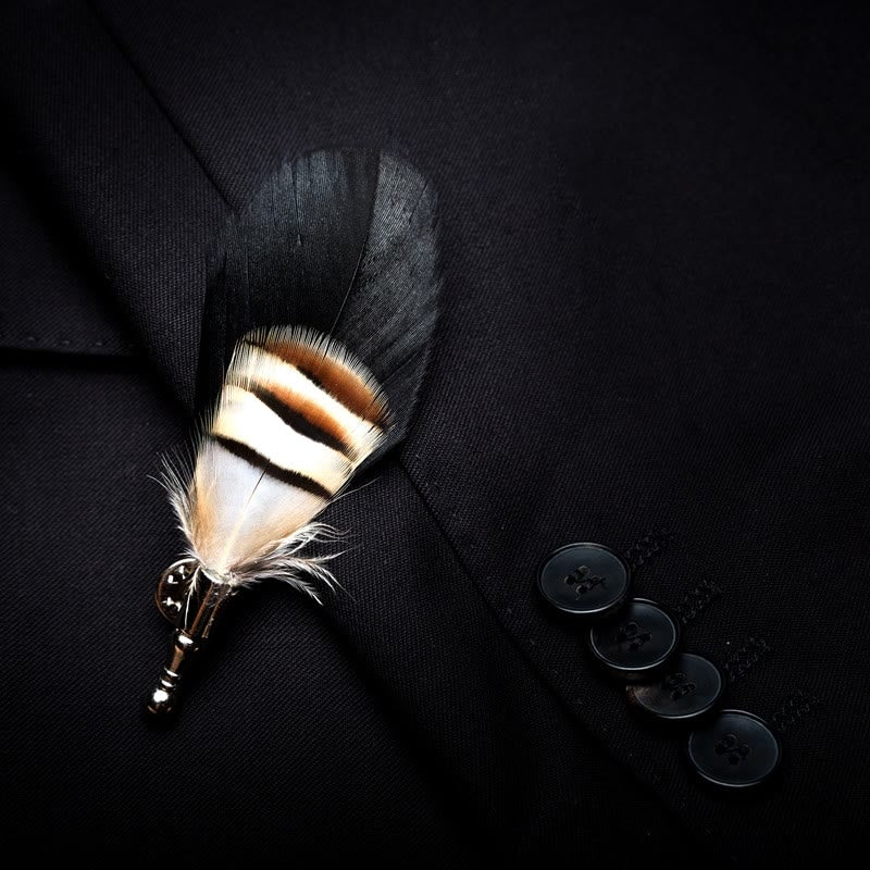 Braune & schwarze Schwanenfeder-Fliege mit Reversnadel