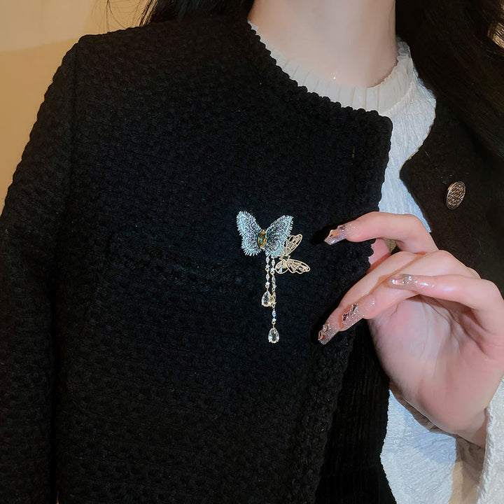 Elegante blaue Schmetterlingsquastenbrosche für Frauen