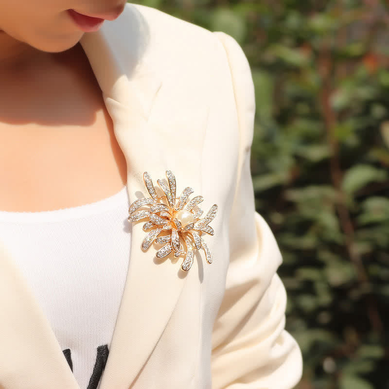 Frauen Korallenförmige Florale Perlenbrosche