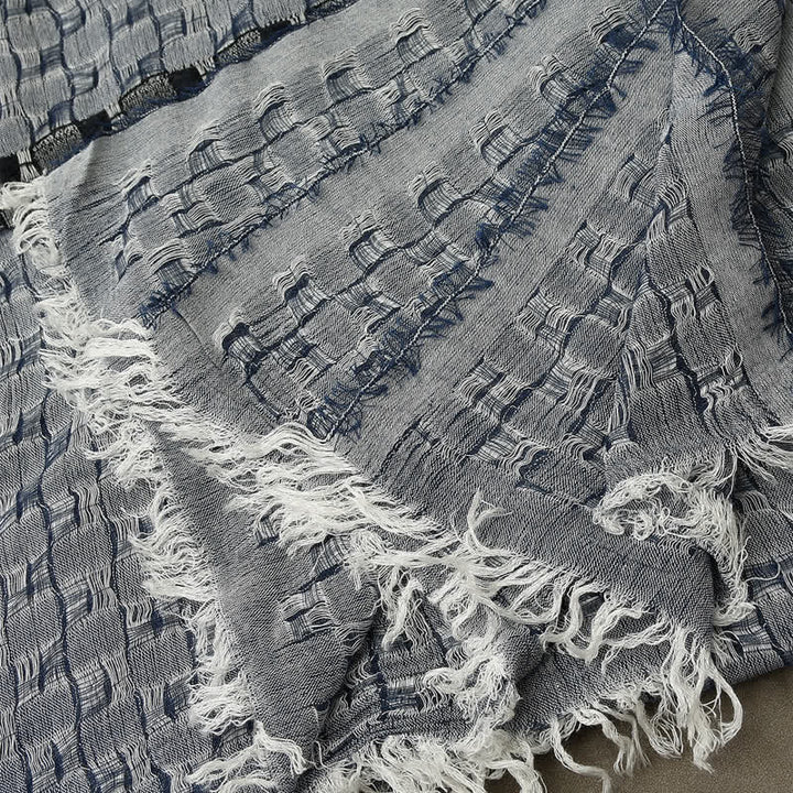 Einzigartiger Knitterkaro-Tassel-Schal für Männer