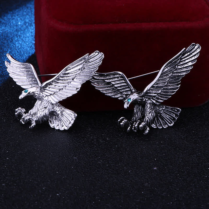 Bald Hawk Brosche für Männer mit grünem Auge