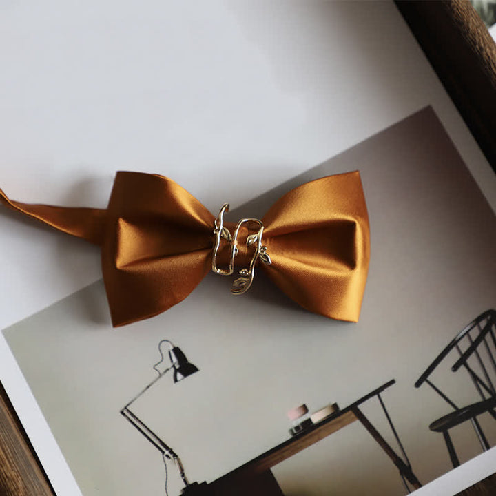 Goldene Seiden-Sateen-Fliege mit Weinblättern für Herren