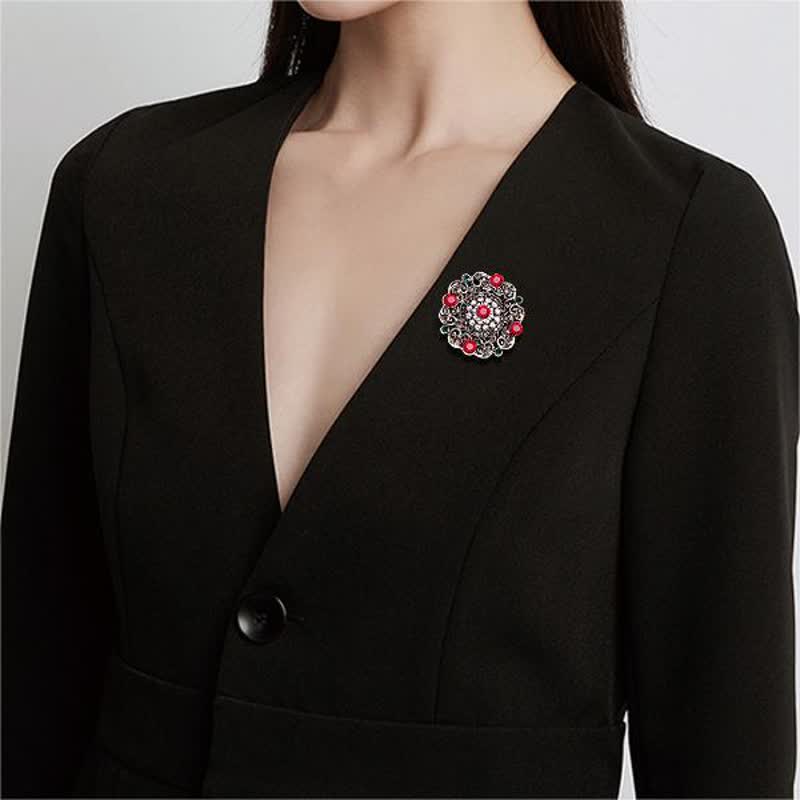 Barocke Hofbrosche für Frauen mit hohlen Blumen