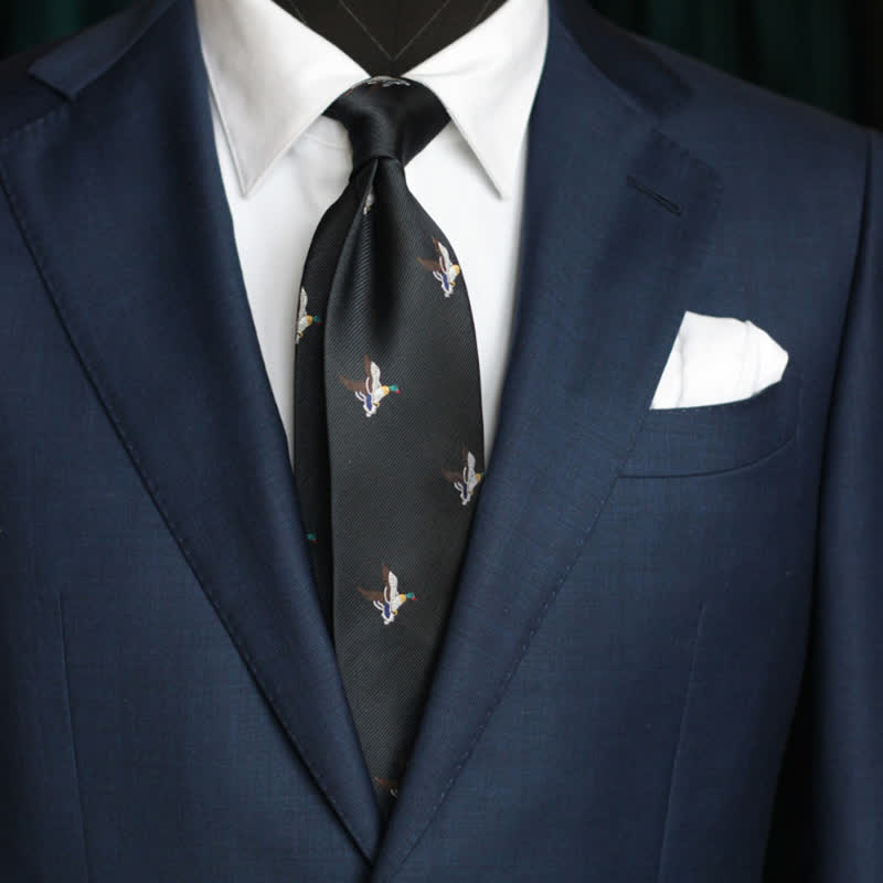 Gestreifte Krawatte mit wiederholenden Tiermotiven für Herren